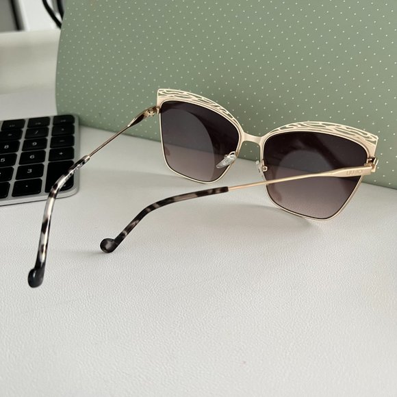 Liu Jo LJ137S Cat Eye Golden Amber Sunglasses main image 10